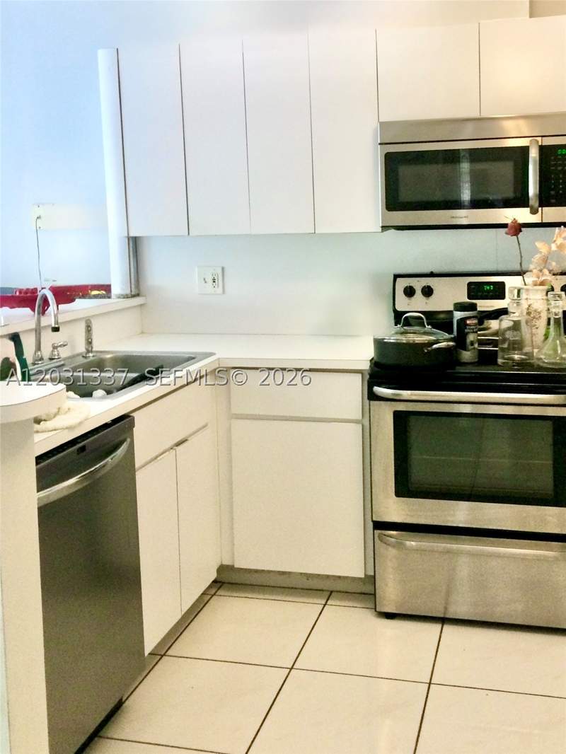 4 bedroom SingleFamilyResidence at 18003 SW 138th Ct, Caribe Sub, Miami — photo 5