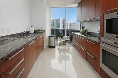 15811 Collins Ave 1105, Sunny Isles Beach FL - photo 17 of 32