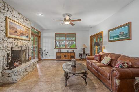 8200 SW 182nd St, Palmetto Bay FL - photo 10 of 32