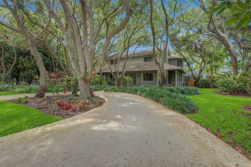 4 bedroom SingleFamilyResidence at 8200 SW 182nd St, Wendan Sub, Palmetto Bay — photo 2