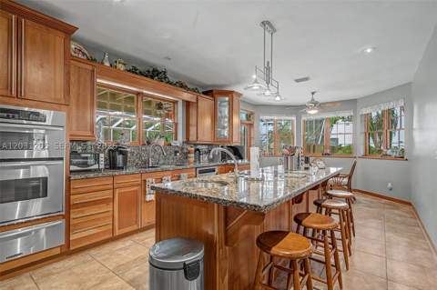 8200 SW 182nd St, Palmetto Bay FL - photo 6 of 32