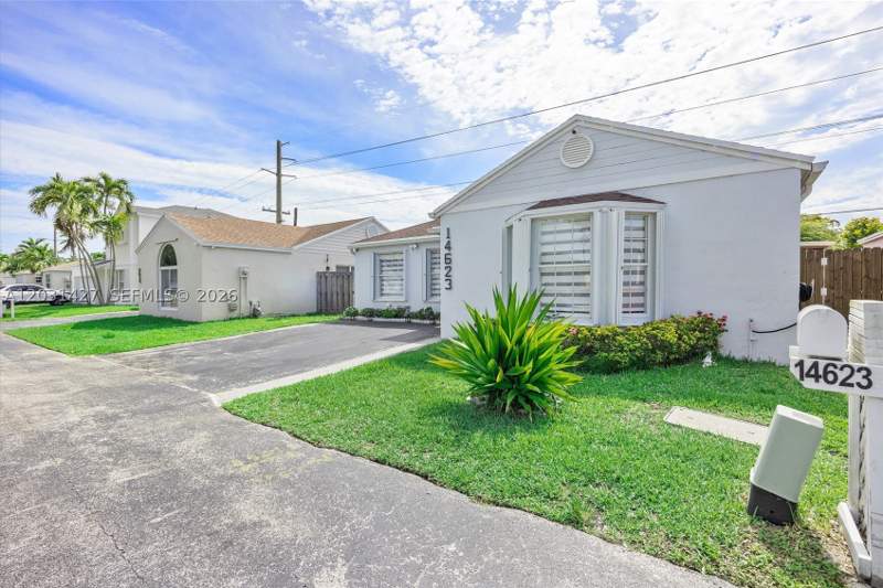 3 bedroom SingleFamilyResidence at 14623 SW 125th Pl, Deerwood Villas Sec 1, Miami — photo 3