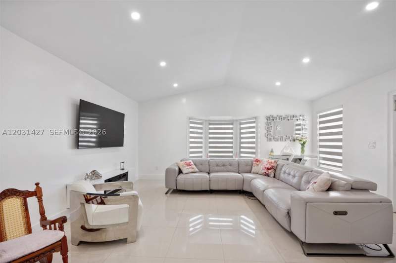3 bedroom SingleFamilyResidence at 14623 SW 125th Pl, Deerwood Villas Sec 1, Miami — photo 4