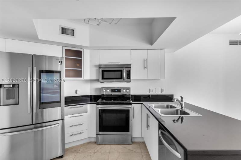 2 bedroom Condominium at 1750 N Bayshore Dr 4414, Opera Tower Condo, Miami — photo 2