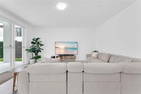 6750 NW 103rd Ave, Doral FL - photo 9 of 46
