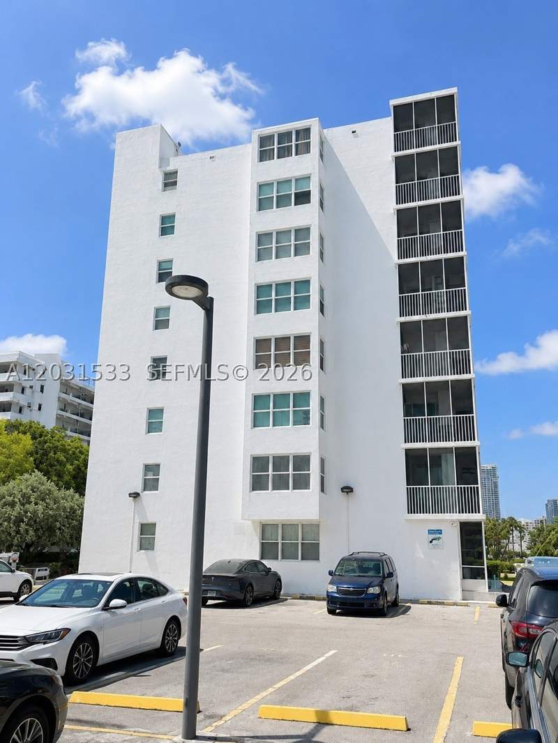 1 bedroom Condominium at 3660 NE 166th St 805, Eastern Shores White Hous, North Miami Beach — photo 2