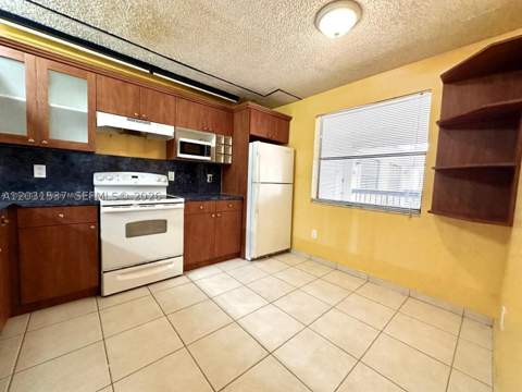 601 Ives Dairy Rd 401-8, Miami FL - photo 10 of 63