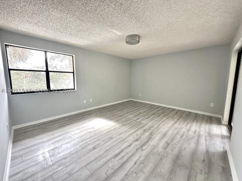 601 Ives Dairy Rd 401-8, Miami FL - photo 14 of 63