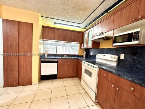 601 Ives Dairy Rd 401-8, Miami FL - photo 8 of 63