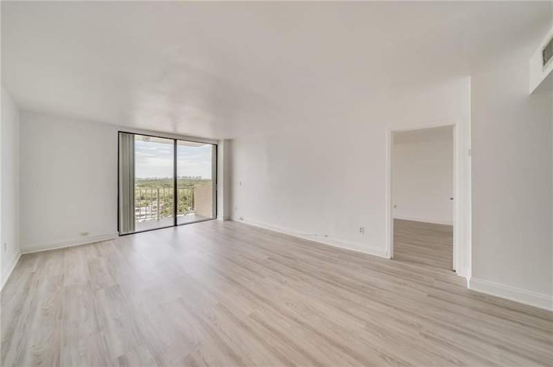 1 bedroom Condominium at 2350 NE 135th Street 1212, Vecino Del Mar, North Miami — photo 4
