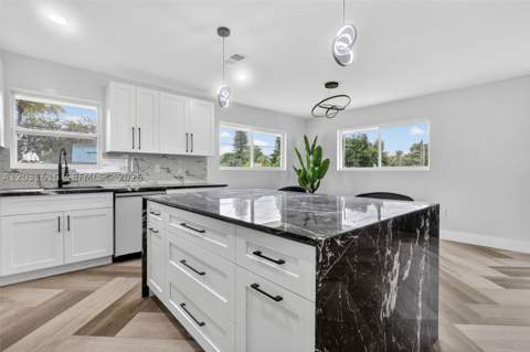 1695 NE 160th St, North Miami Beach FL - photo 11 of 32