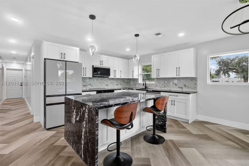 2 bedroom SingleFamilyResidence at 1695 NE 160th St, Fulford By The Sea Sec H, North Miami Beach — photo 3