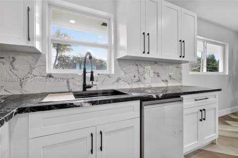 1695 NE 160th St, North Miami Beach FL - photo 7 of 32