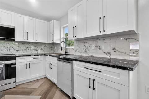1695 NE 160th St, North Miami Beach FL - photo 8 of 32