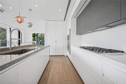 420 N Hibiscus Dr, Miami Beach FL - photo 10 of 37