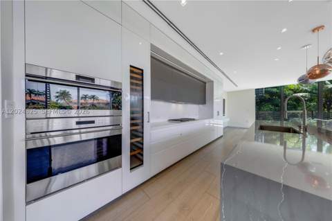 420 N Hibiscus Dr, Miami Beach FL - photo 11 of 37