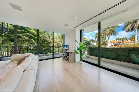 420 N Hibiscus Dr, Miami Beach FL - photo 14 of 37