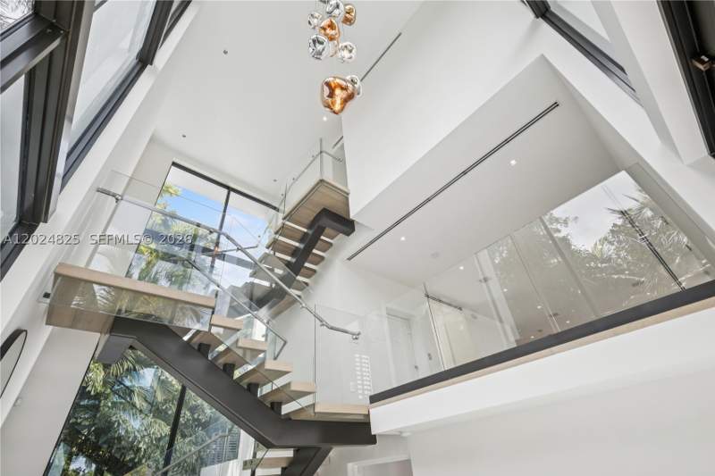 5 bedroom SingleFamilyResidence at 420 N Hibiscus Dr, Hibiscus Island, Miami Beach — photo 4