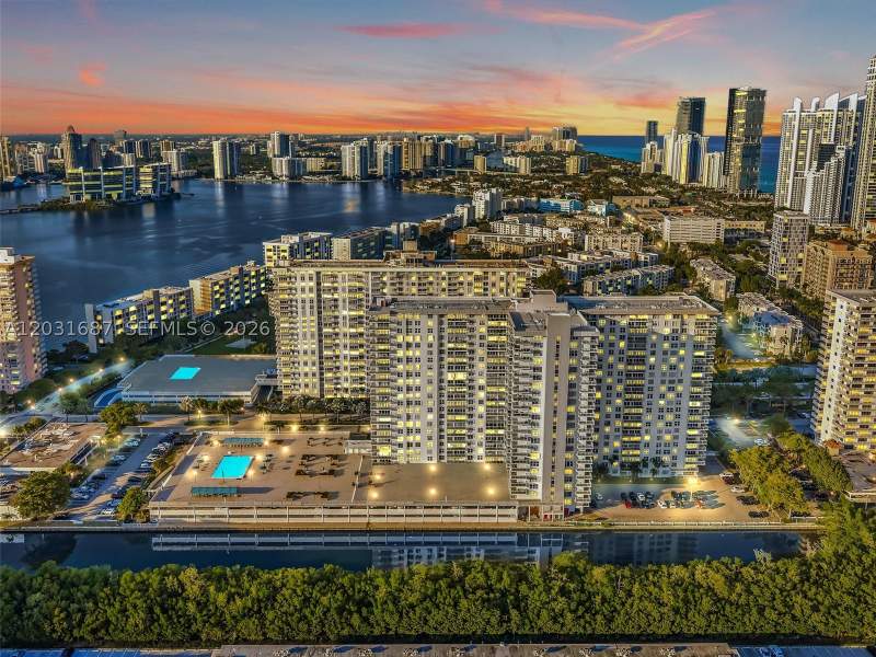 2 bedroom Condominium at 230 174th St 712, Winston Tower 300 Condo, Sunny Isles Beach — photo 3