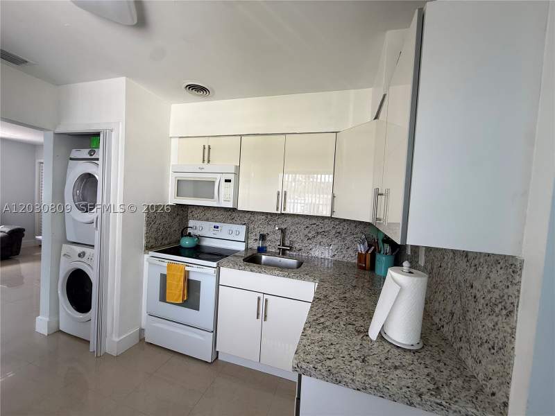 3 bedroom SingleFamilyResidence at 10030 SW 213th Ter, Cutler Ridge Sec 7, Cutler Bay — photo 5