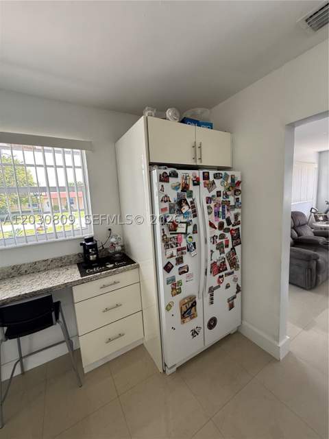 10030 SW 213th Ter, Cutler Bay FL - photo 7 of 28