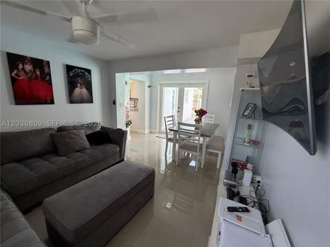 10030 SW 213th Ter, Cutler Bay FL - photo 8 of 28
