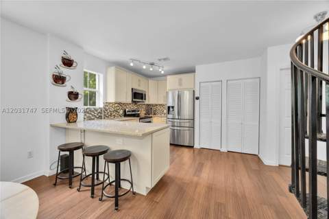 2850 Coconut Ave 15, Miami FL - photo 14 of 32
