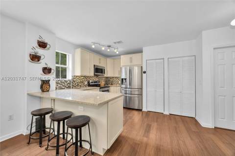 2850 Coconut Ave 15, Miami FL - photo 15 of 32