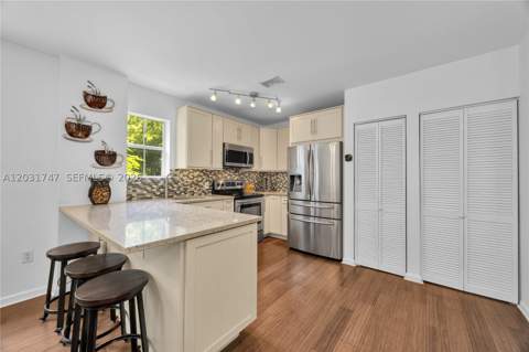 2850 Coconut Ave 15, Miami FL - photo 16 of 32