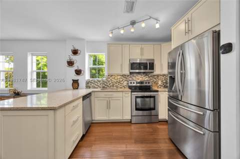 2850 Coconut Ave 15, Miami FL - photo 17 of 32