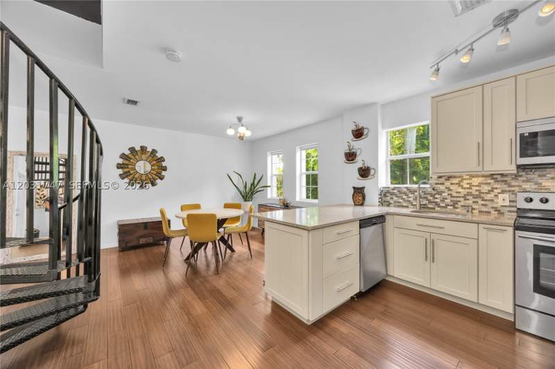2 bedroom Condominium at 2850 Coconut Ave 15, Marbella Villas Condo, Miami — photo 3