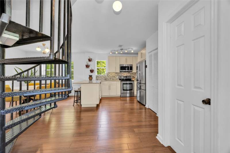 2 bedroom Condominium at 2850 Coconut Ave 15, Marbella Villas Condo, Miami — photo 4