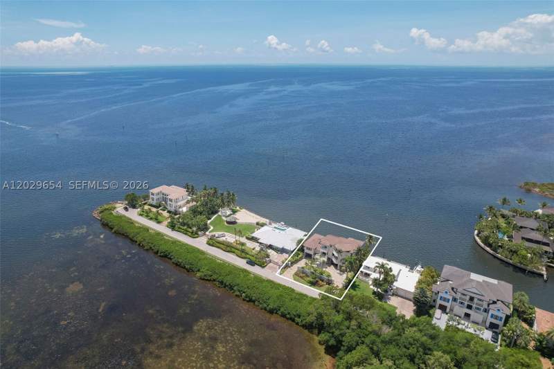 5 bedroom SingleFamilyResidence at 750 Lugo Ave, Coral Bay Sec B, Coral Gables — photo 3