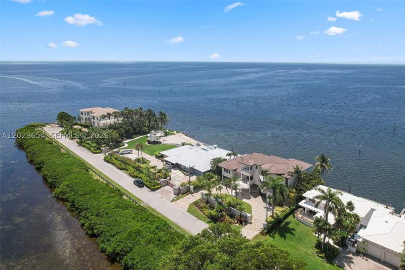 5 bedroom SingleFamilyResidence at 750 Lugo Ave, Coral Bay Sec B, Coral Gables — photo 4
