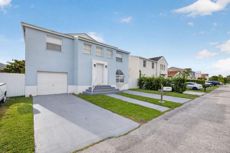 4 bedroom SingleFamilyResidence at 27277 SW 121st Court, Cutler Landings 1st Addn, Homestead — photo 4