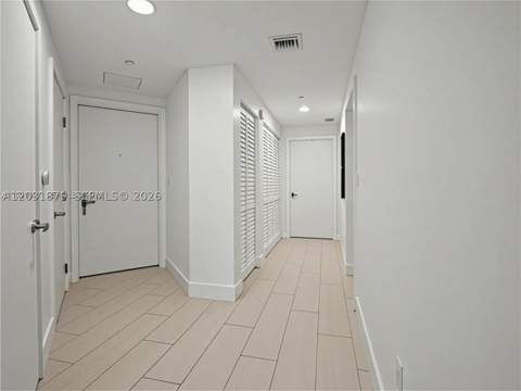 16385 Biscayne Blvd 1615, North Miami Beach FL - photo 7 of 32
