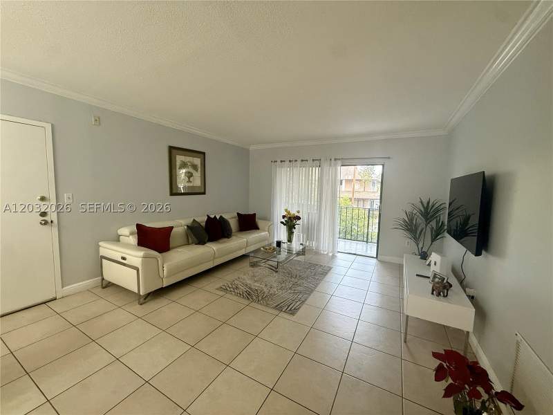 1 bedroom Condominium at 10413 N Kendall Dr B208, Nob Hill West Condo, Miami — photo 2