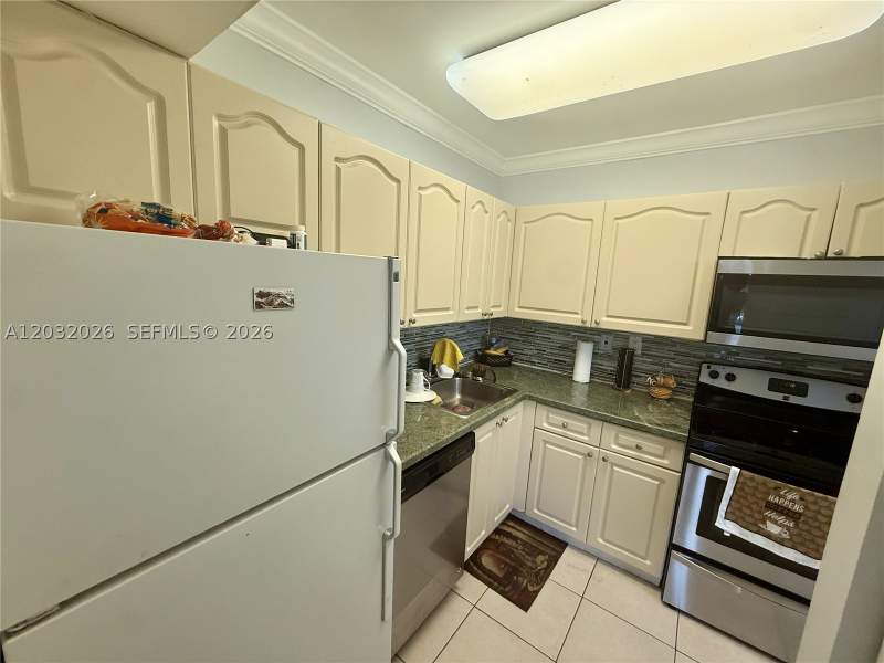 1 bedroom Condominium at 10413 N Kendall Dr B208, Nob Hill West Condo, Miami — photo 5