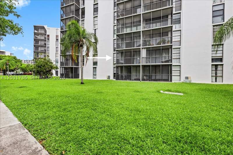 1 bedroom Condominium at 3101 N Country Club Dr 209, Second Addition Biscayne, Aventura — photo 3