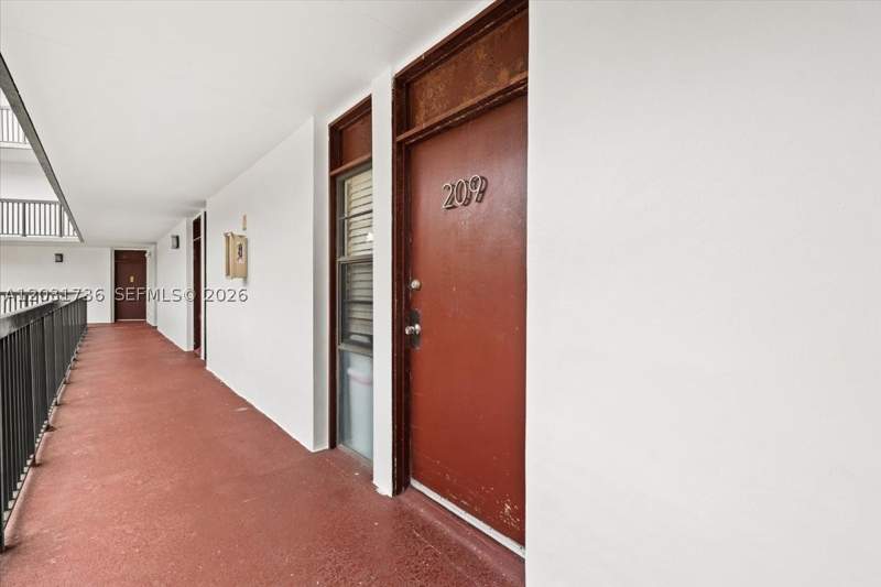 1 bedroom Condominium at 3101 N Country Club Dr 209, Second Addition Biscayne, Aventura — photo 4