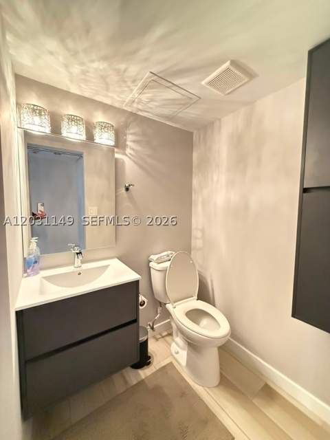 100 Bayview Dr 912, Sunny Isles Beach FL - photo 11 of 24