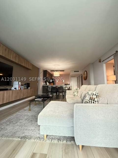 100 Bayview Dr 912, Sunny Isles Beach FL - photo 6 of 24