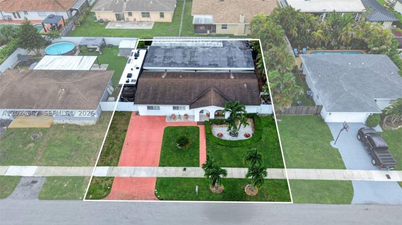 4 bedroom SingleFamilyResidence at 13463 SW 66th Ter, Sunset West Sec 2, Miami — photo 2