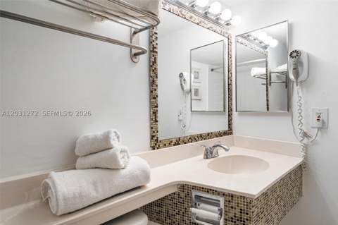 19201 Collins Ave 104, Sunny Isles Beach FL - photo 6 of 10