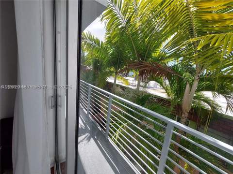 945 Michigan Ave 5, Miami Beach FL - photo 12 of 23