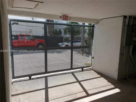 945 Michigan Ave 5, Miami Beach FL - photo 16 of 23