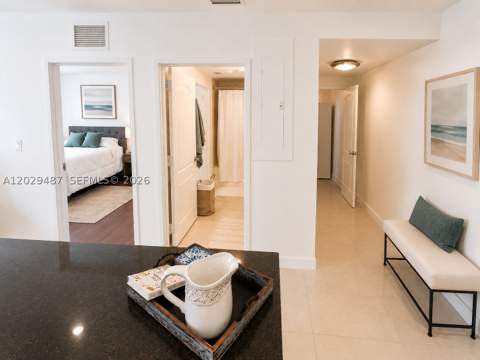 945 Michigan Ave 5, Miami Beach FL - photo 6 of 23