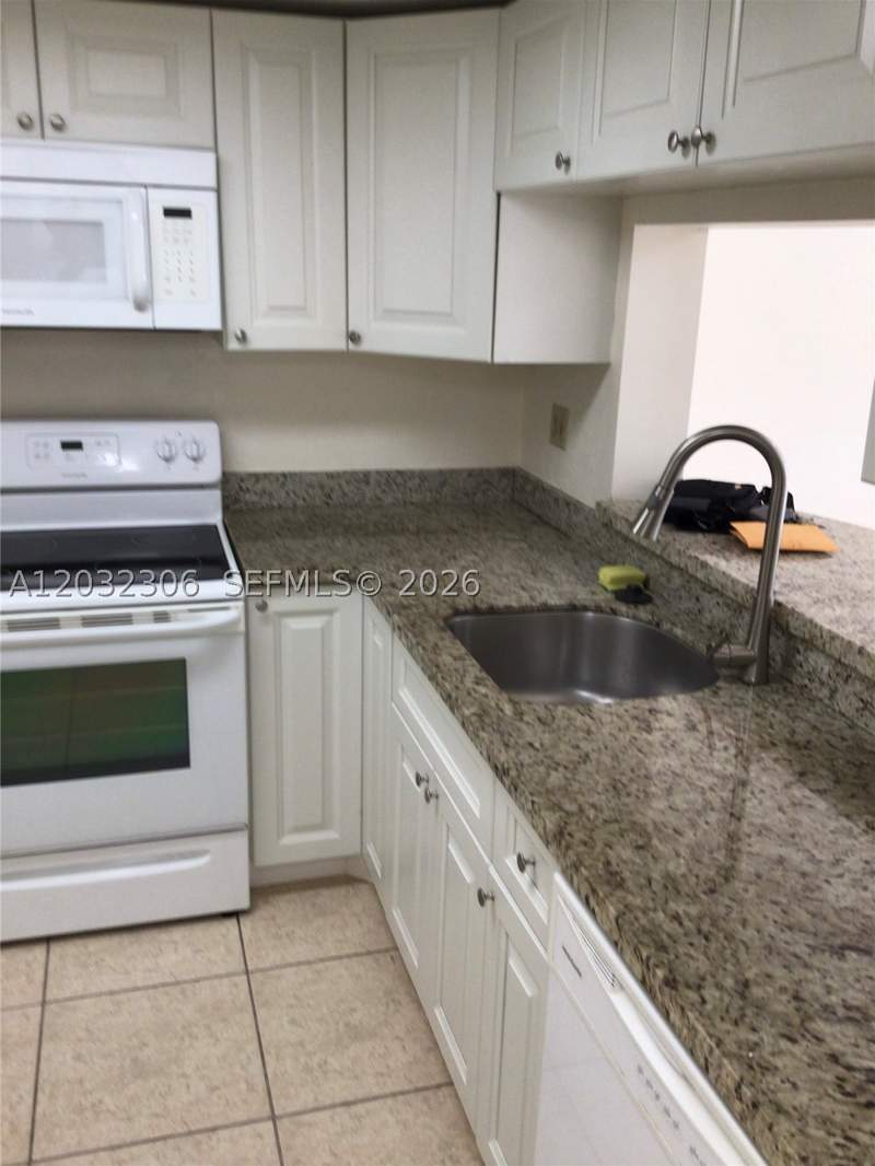 2 bedroom Condominium at 10975 SW 107th St 302, The Gardens Of Kendall Co, Miami — photo 2