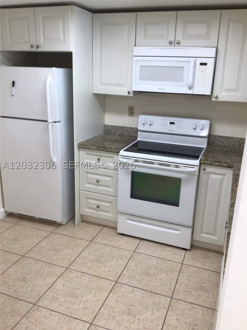 2 bedroom Condominium at 10975 SW 107th St 302, The Gardens Of Kendall Co, Miami — photo 3