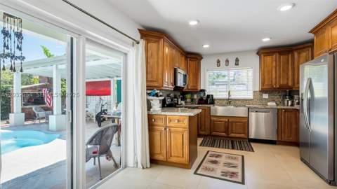 8532 SW 211th Ter, Cutler Bay FL - photo 14 of 44